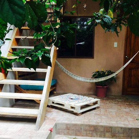 Hostal Moai Монтаньита Экстерьер фото