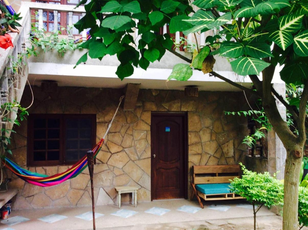 Hostal Moai Монтаньита Экстерьер фото