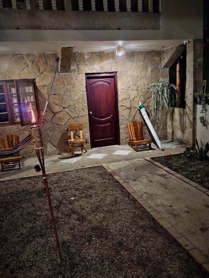 Hostal Moai Монтаньита Экстерьер фото