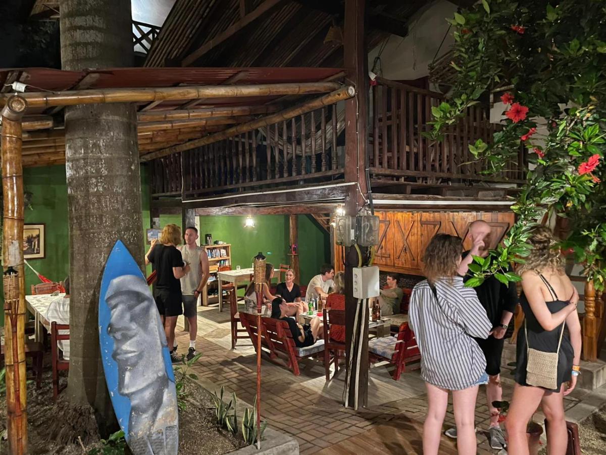 Hostal Moai Монтаньита Экстерьер фото
