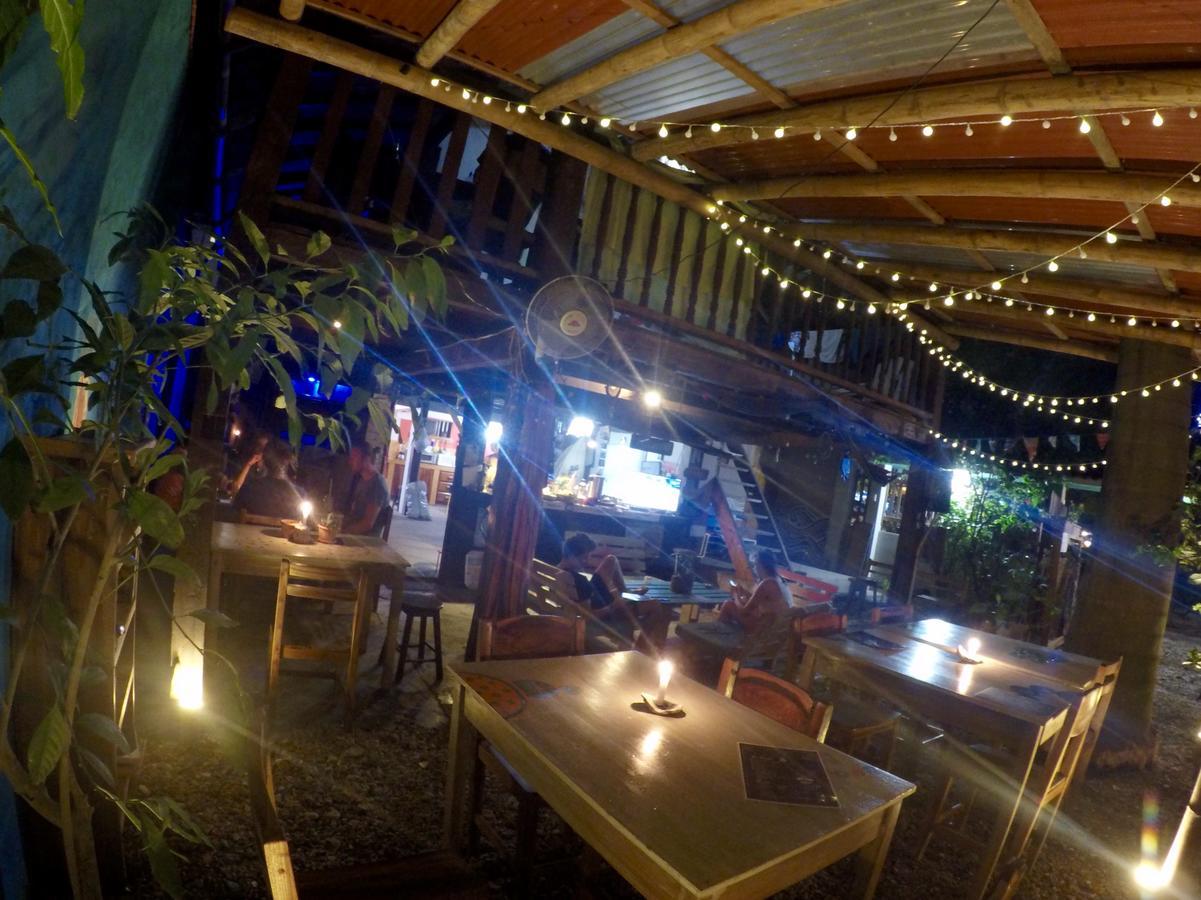 Hostal Moai Монтаньита Экстерьер фото