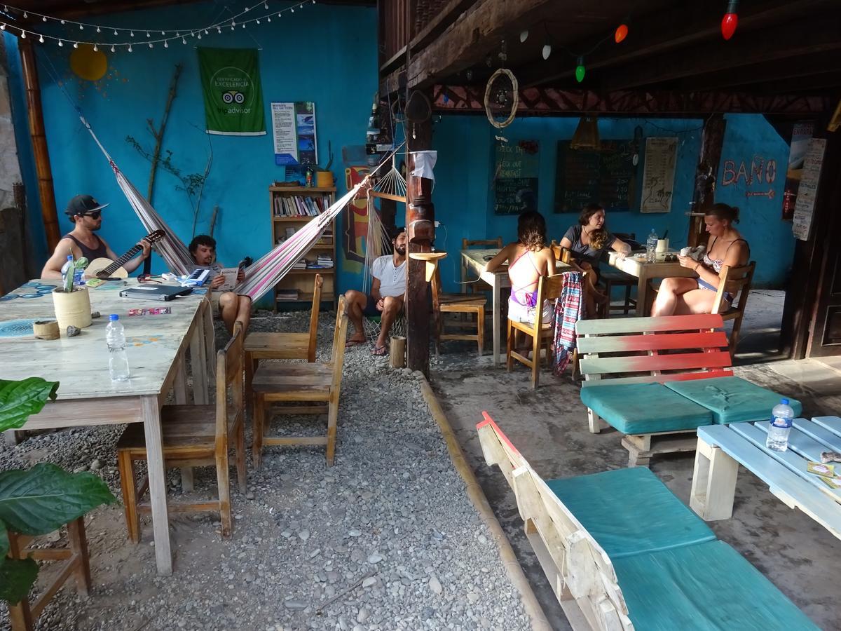 Hostal Moai Монтаньита Экстерьер фото