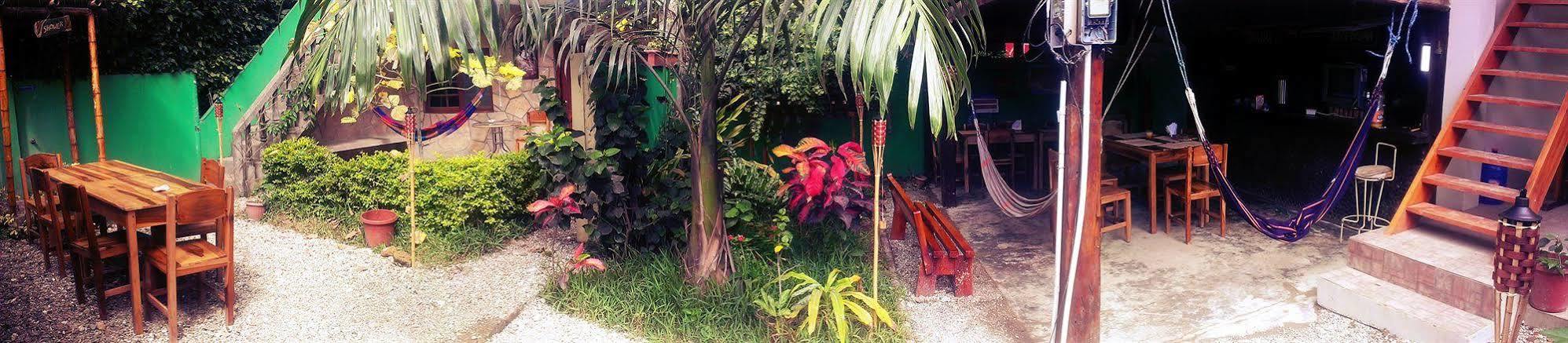 Hostal Moai Монтаньита Экстерьер фото